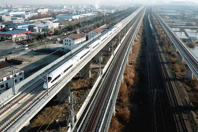 "东海县站","新沂南站","邳州东站",而预留下来的客运车站是"大许南站