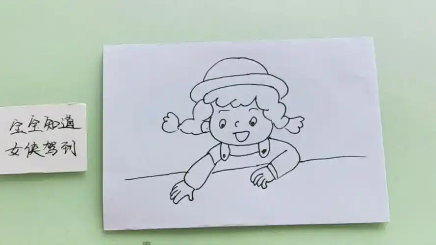 [简笔画]趴在桌子上的小女孩