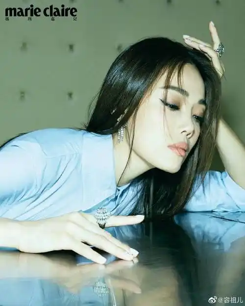 容祖儿最新时尚美图!肤如凝脂明艳妩媚性感 明星搭配 第6张