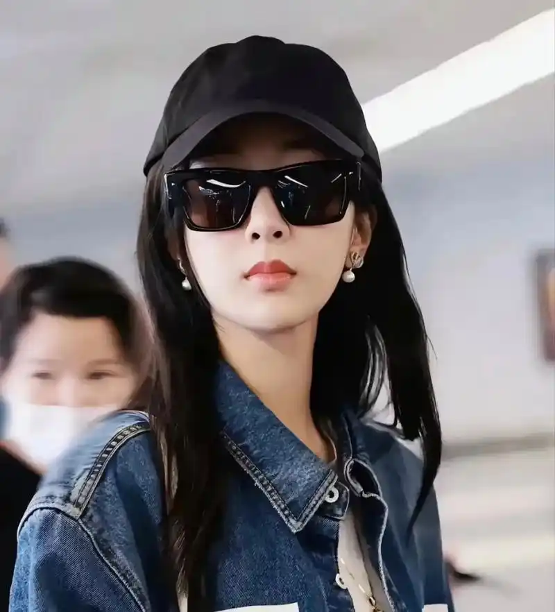 今日份杨紫机场照