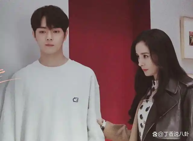 36岁杨幂玩壁咚,许凯娇羞腼腆不知所措,姐弟cp感瞬间都拉满了