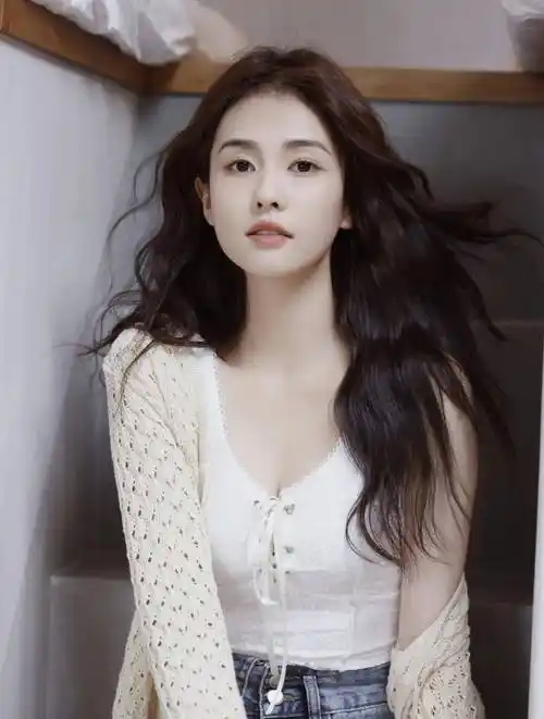 白鹿清新脱俗写真妙龄女神靓丽姣美