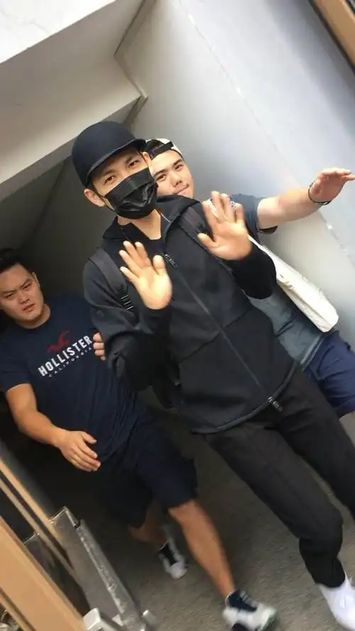 网友路遇钟汉良,离开ps修图的他,依然精致帅气