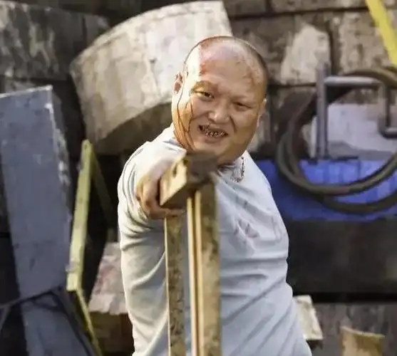 天生长相凶狠,出演《夏洛特烦恼》爆红,如今成为开心麻花导演!