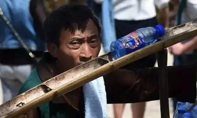 徽州汉子一根扁担挑黄山