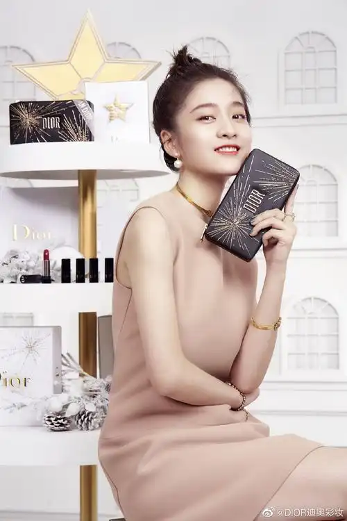 张雪迎居然是dior中国区品牌大使资源不错呀