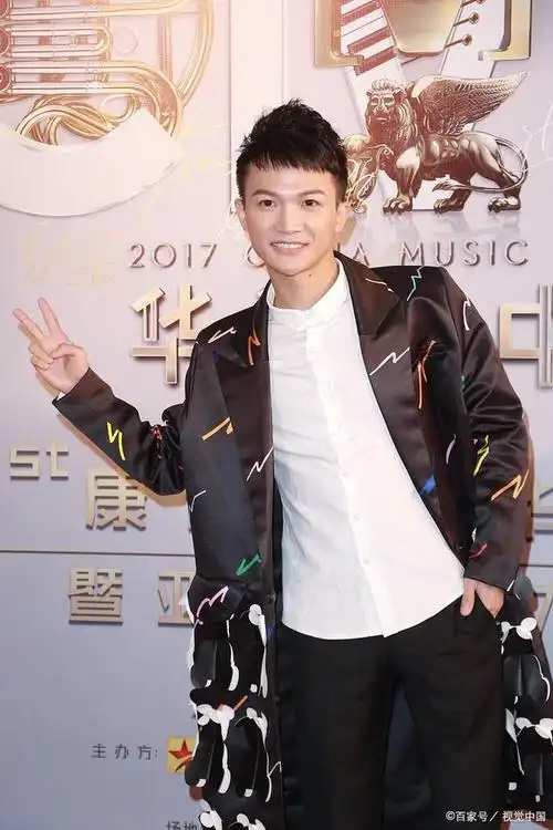 丁太升犀利炮轰周深综艺表现做作高音刺耳乐坛新星遭遇质疑