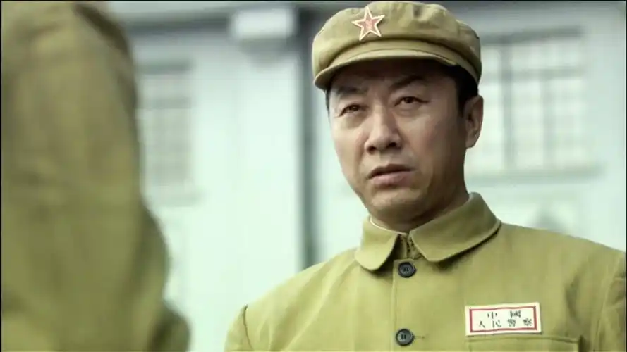 《风筝》第27集01:韩冰被宫庶所抓,共党内部竟起冲突,感觉韩冰是束手