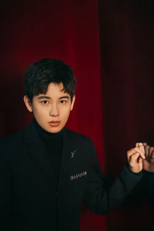 胡先煦图片胡先煦西装写真帅气图片