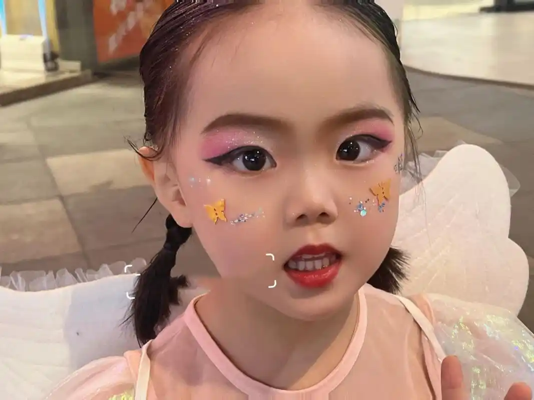 儿童舞台妆…可可爱爱 可爱闪亮舞台妆儿童舞台妆