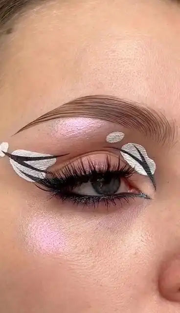 个性眼部彩绘眼妆教程