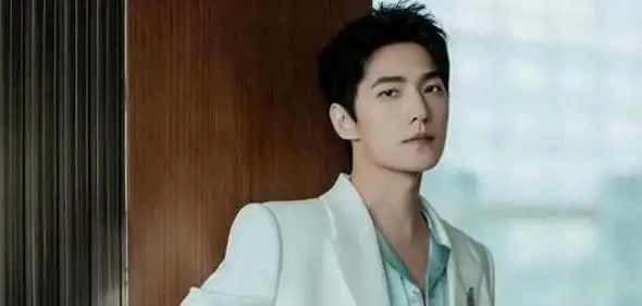 杨洋风波升级!控不住舆论锁广场删视频,争议不断经纪人发声道歉