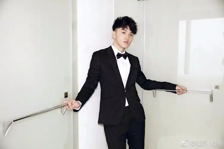 2016年,郑伟出演的电影《百鸟朝凤》上映,这是一部在当年引起热议的