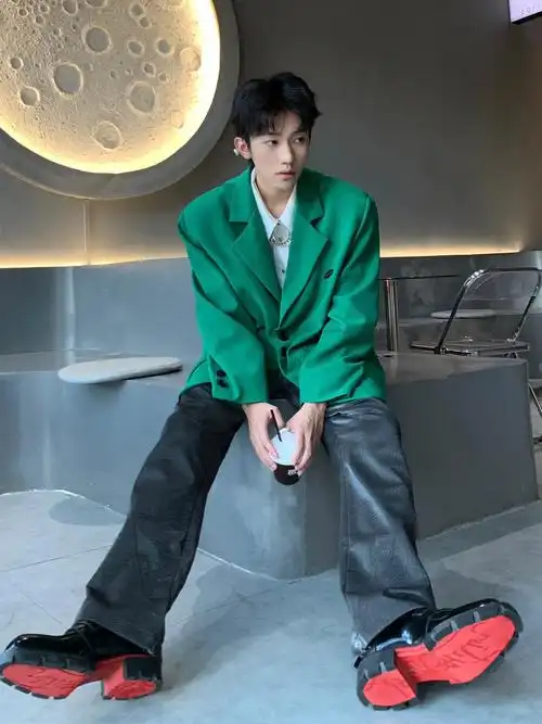 红底鞋超多男明星同款皮鞋