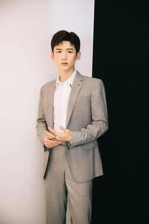 肖战,白敬亭,林彦俊,王一博等成熟风和少年感,哪一个更杀你?