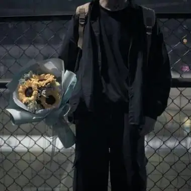 文艺的捧花真人男头像 男生头像图片大全 -【爱个性】