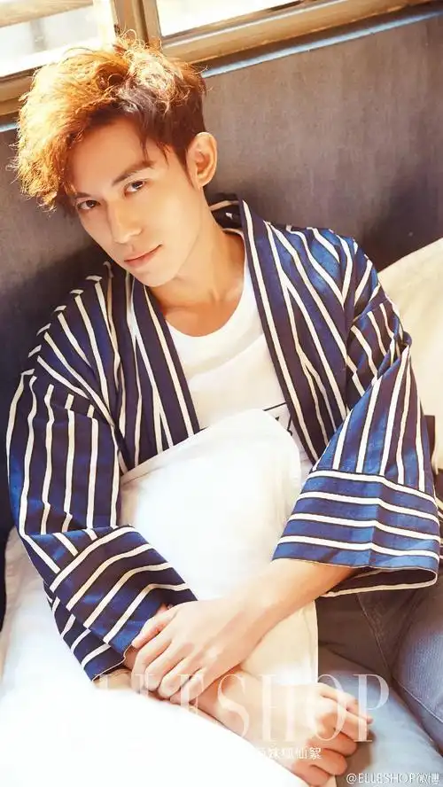 我发现邱泽陈楚河贺军翔是一类长相,很适合演那种渣苏角色