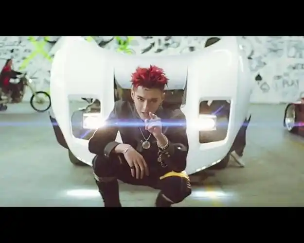 200213 吴亦凡《juice》mv造型回顾 掉落人间的红发小恶魔_网易订阅