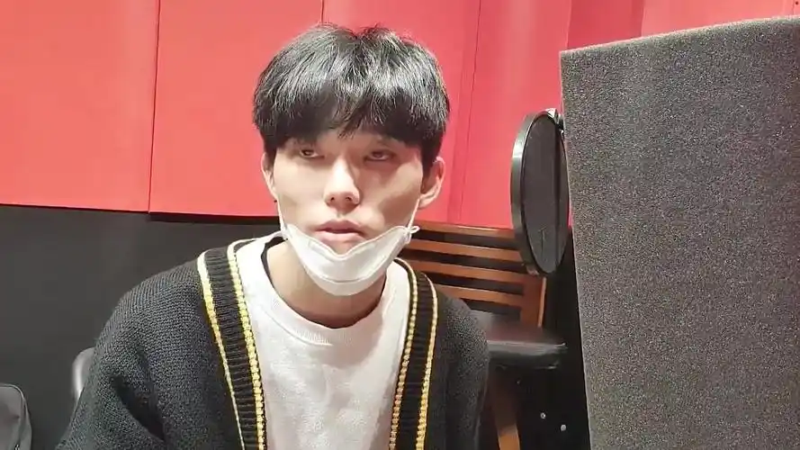 虎牙李俊_2020-03-12 19时27分参观 韩 国艺人公司