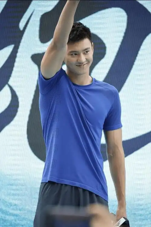 宁泽涛不仅身材好长相也是阳光又帅气这么优秀退役真是可惜了