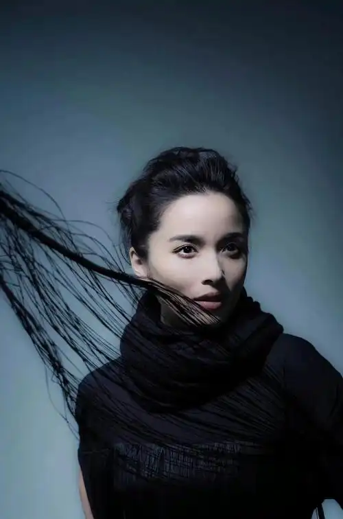 演员李佳个人资料:一婚嫁富商,二婚嫁靳东,40岁生二胎