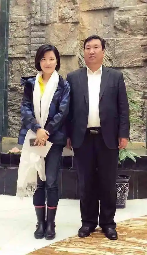 陈蓉4岁还不会说话,却成为了一名主持人,她的双胞胎女儿好可爱_上海