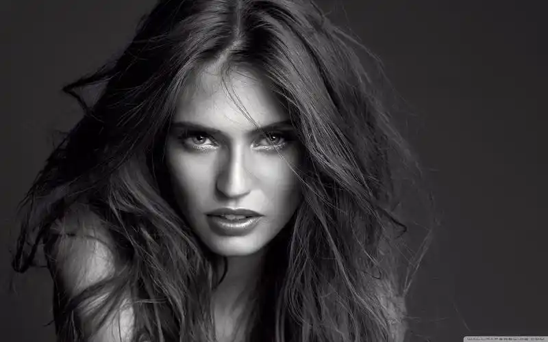 好看的黑白色调唯美美女电脑桌面壁纸下载