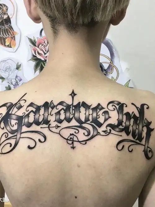 后背卡奇诺花体字_纹身图案手稿图片_雯雯的纹身作品集