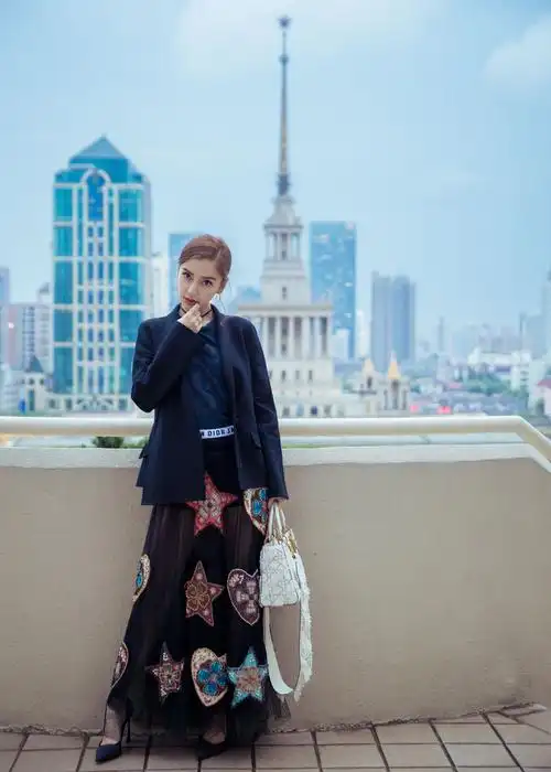 angelababy初冬写真尽显职场优雅女人味