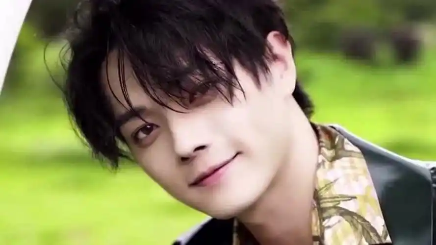 许凯笑起来真好看,周冬雨可卖萌可御姐,宋妍霏自称性格挺"神经质"