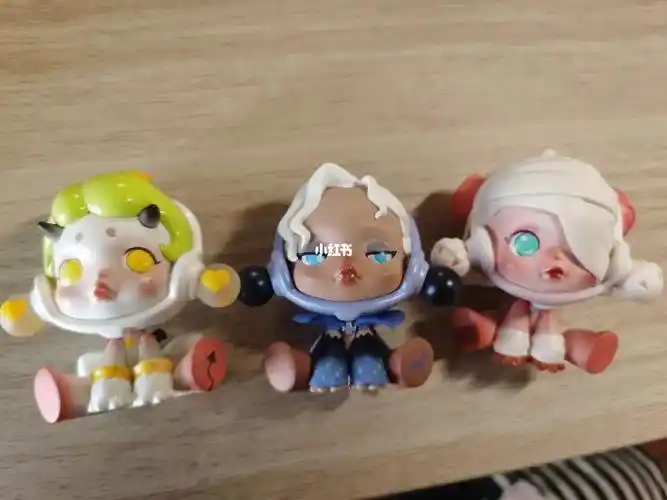 腮红掉漆,脚底也有掉漆和染色吸血鬼嘴巴掉漆,屁股掉漆僵尸宝宝瑕疵最