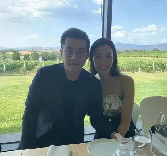 朱玲玲的烦恼:二儿子霍启山39岁未婚,小儿子霍启仁34岁游戏人间