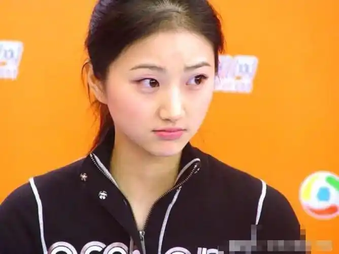 景甜刚出道时的旧照,一脸青涩却依旧清纯甜美