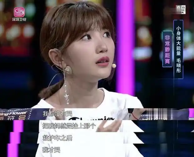 发现异常后,毛晓彤迅速拨打了120急救电话,并与急诊中心的工作人员