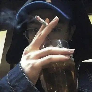 非主流男生帅气黑白抽烟头像大全