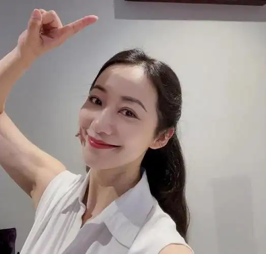 提起女演员韩雪的名字,想必各个年龄段的观众都不会陌生,论作品数量