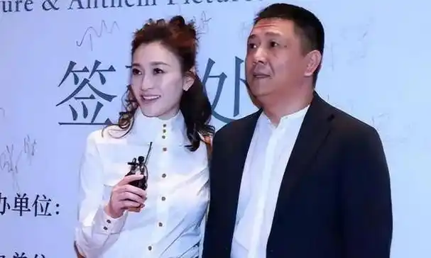 李小冉与鄢颇分手10年她嫁男闺蜜很幸福他带着伤痛当爸爸