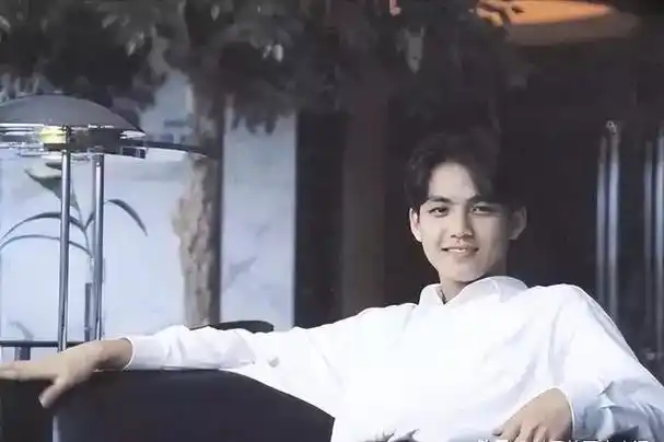 事实证明,"逐渐消失"的钟汉良,已经在另一个圈子里红