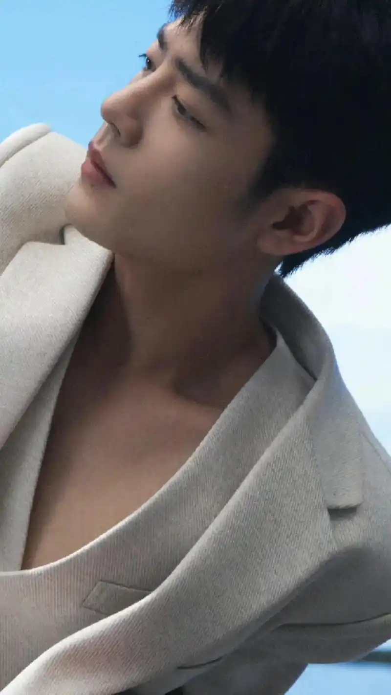 肖战 这锁骨,可以养鱼了. - 抖音