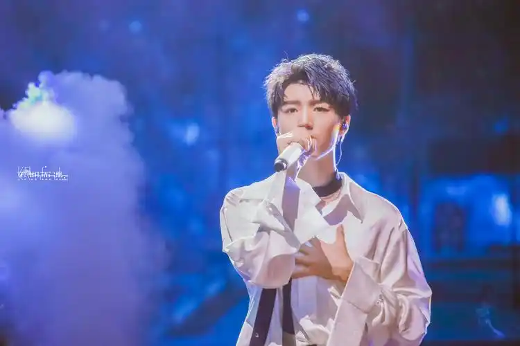 08.11 tfboys南京四周年演唱会 图源cr.logo