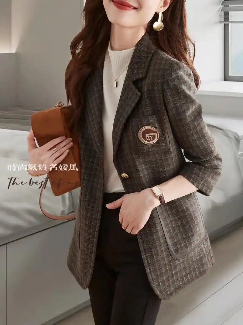 小香风格子西装外套来了,独特的格子设计77复古的颜色,上身时髦