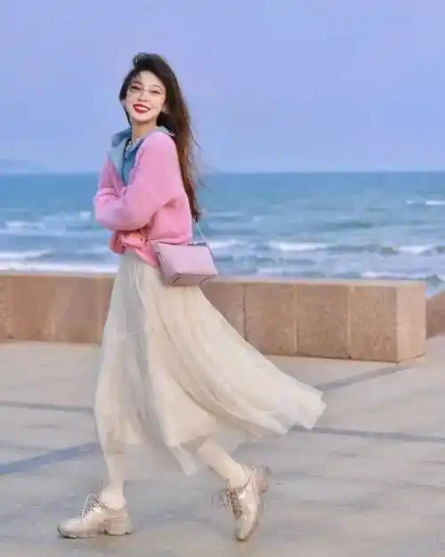 樱花粉 浅蓝,春天最美的色彩,这样搭配减龄又时尚!_蓝色_粉色_颜色