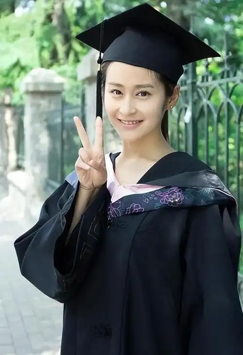 开撕杨幂,得罪刘诗诗,出道16年多次陷入插足丑闻,她又翻红了?