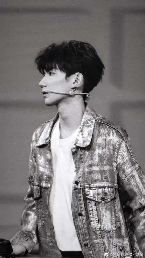 夏日清凉必备王源侧颜杀 给你清新好心情