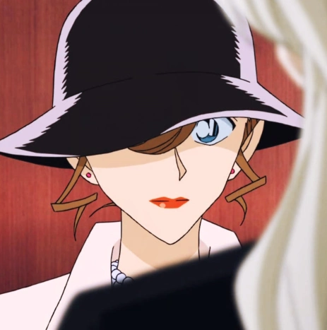 柯南:新一妈妈的四个造型,睡衣素颜惊艳全场,最后一种柯南嫌弃