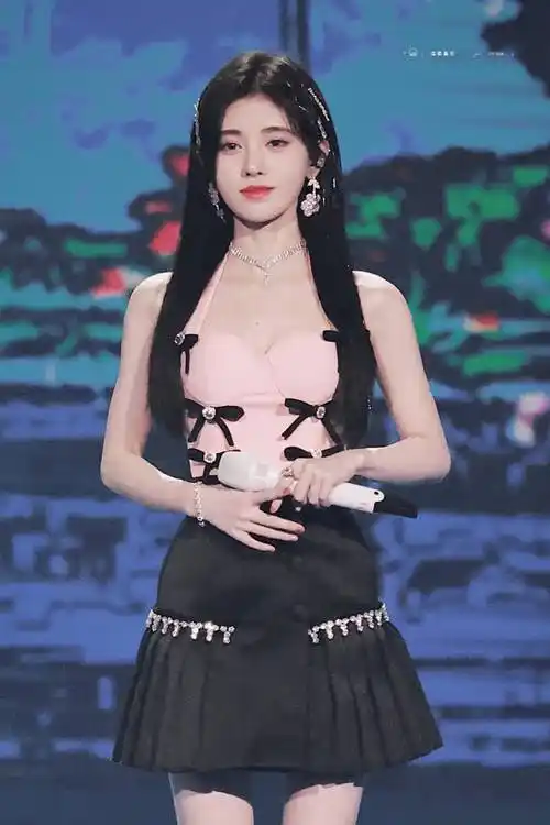 鞠婧祎为何要在钢圈上系蝴蝶结?