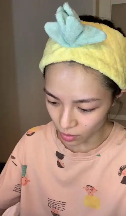 钟楚曦不愧是美妆博主化妆技巧干货满满显脸小的关键在修容