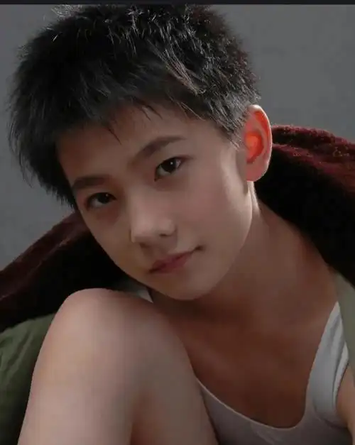 杨洋原来是从小帅到大太像丁凯乐,你们见过杨洋小时候的样子吗?