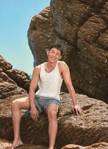 这次,接受联合国新闻专访的黄景瑜,让世界看到了中国演员的实力