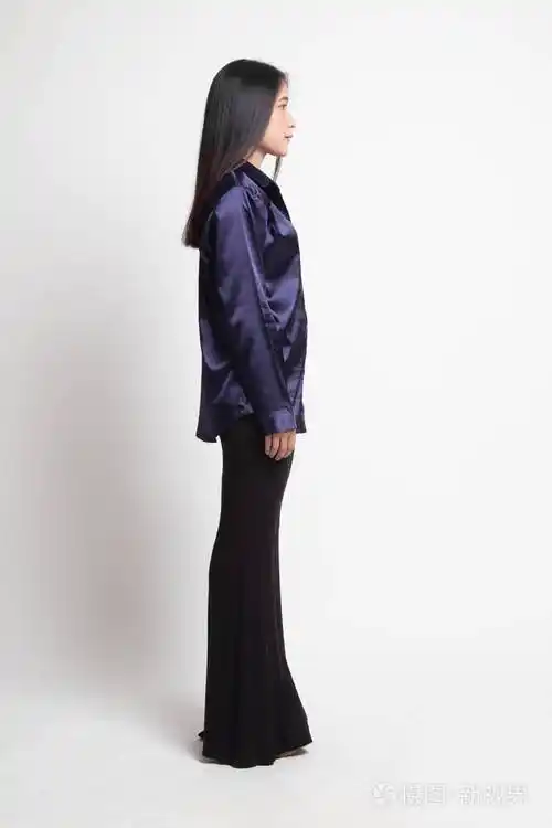 美丽的亚洲年轻女子全身侧视图.照片-正版商用图片2it016-摄图新视界